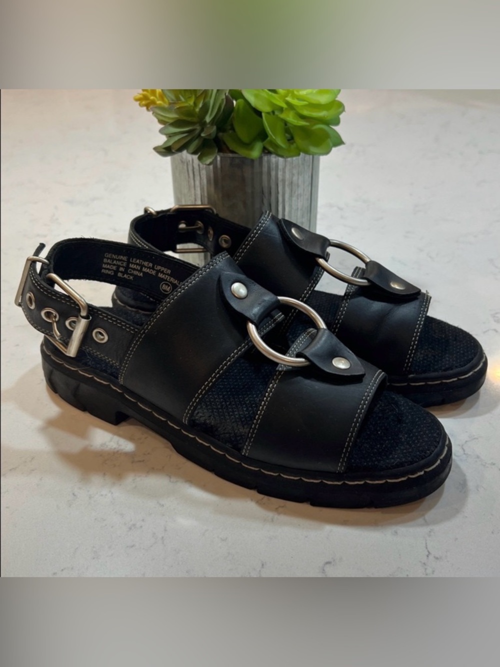 Bare Traps chunky black leather sandals w/lg metal O-rings and buckle size 8